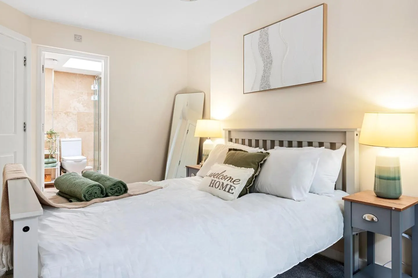 Stylish 3-Bed In Central Νότιγχαμ 0*,